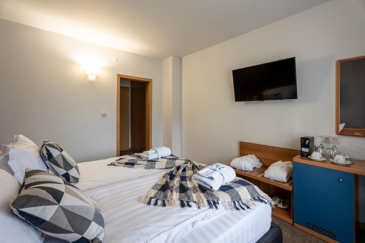 103 View Park Hotel Panichishte Bagian luar foto