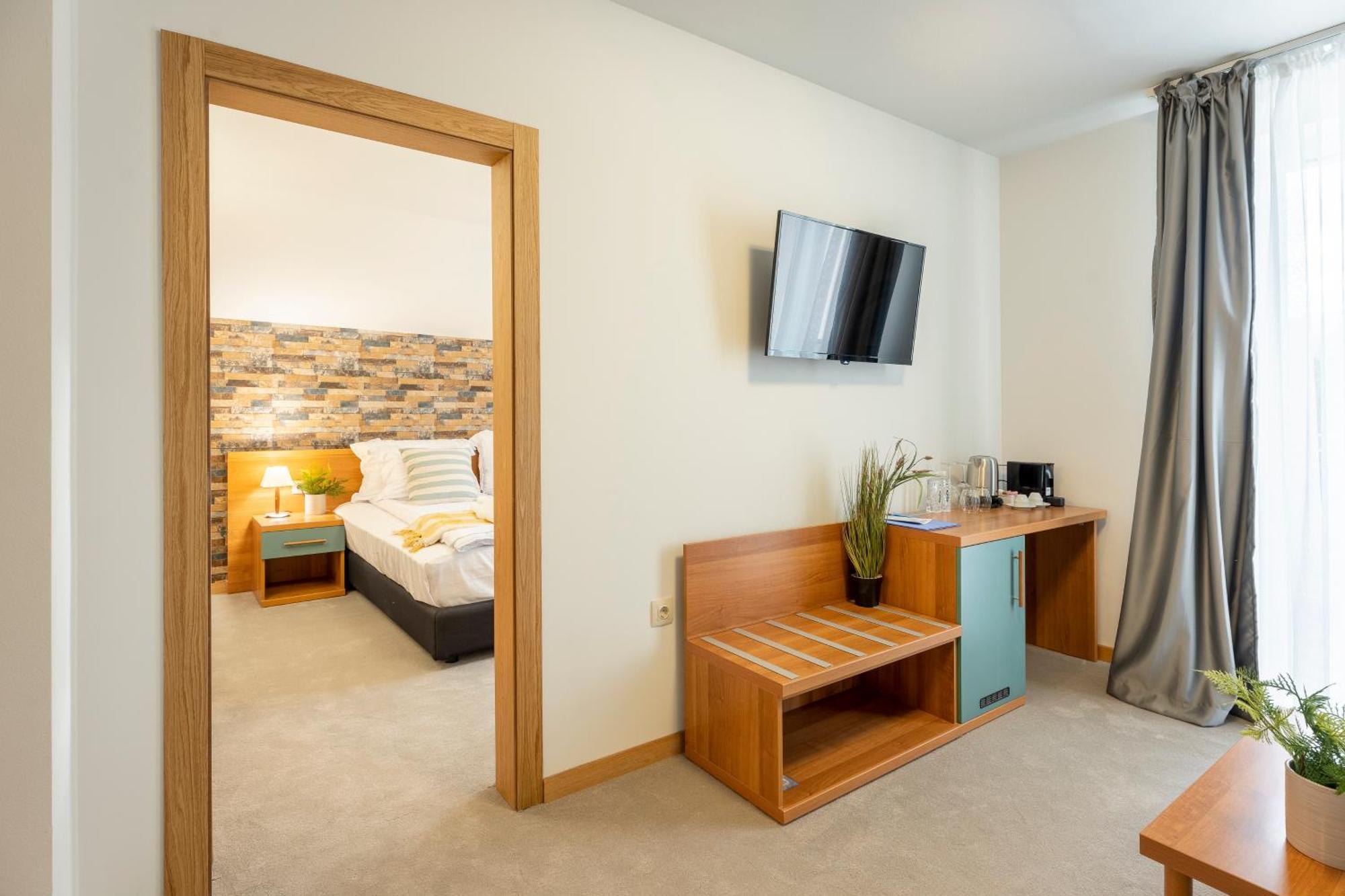 103 View Park Hotel Panichishte Bagian luar foto