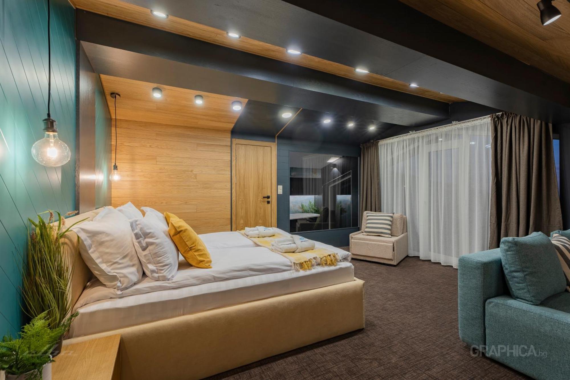 103 View Park Hotel Panichishte Bagian luar foto