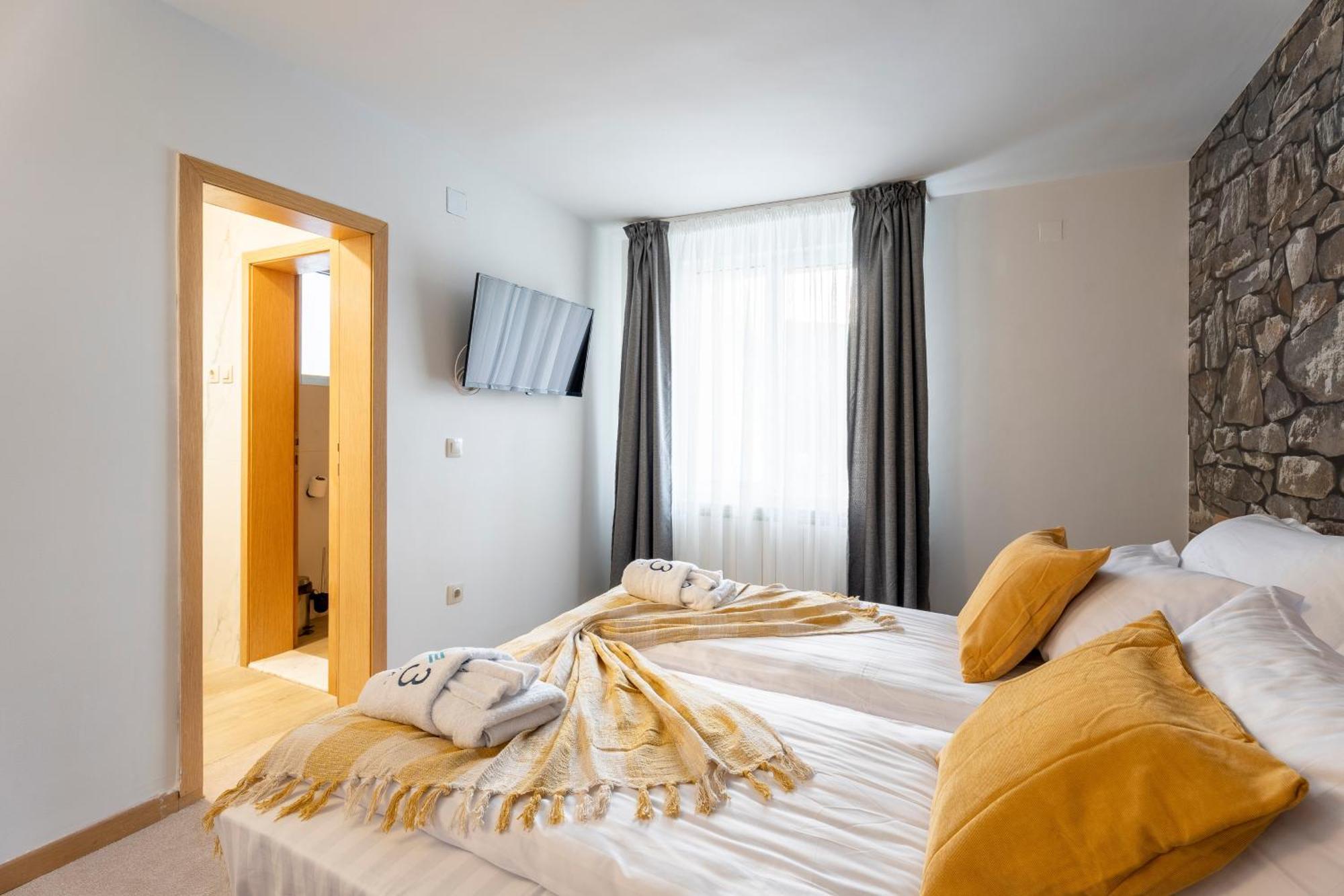 103 View Park Hotel Panichishte Bagian luar foto