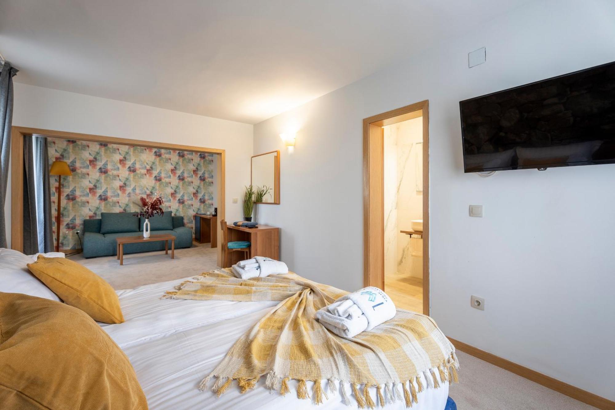 103 View Park Hotel Panichishte Bagian luar foto