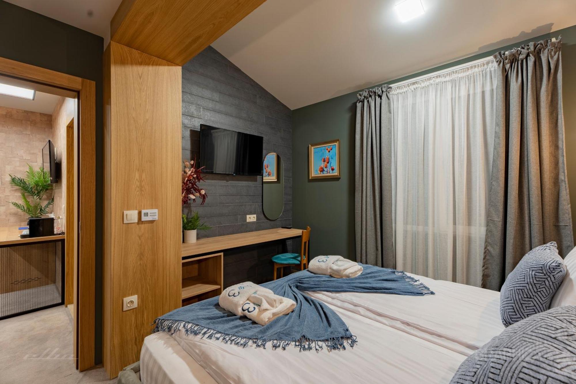 103 View Park Hotel Panichishte Bagian luar foto