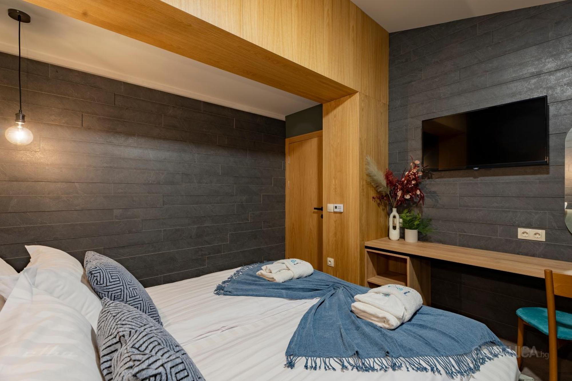 103 View Park Hotel Panichishte Bagian luar foto