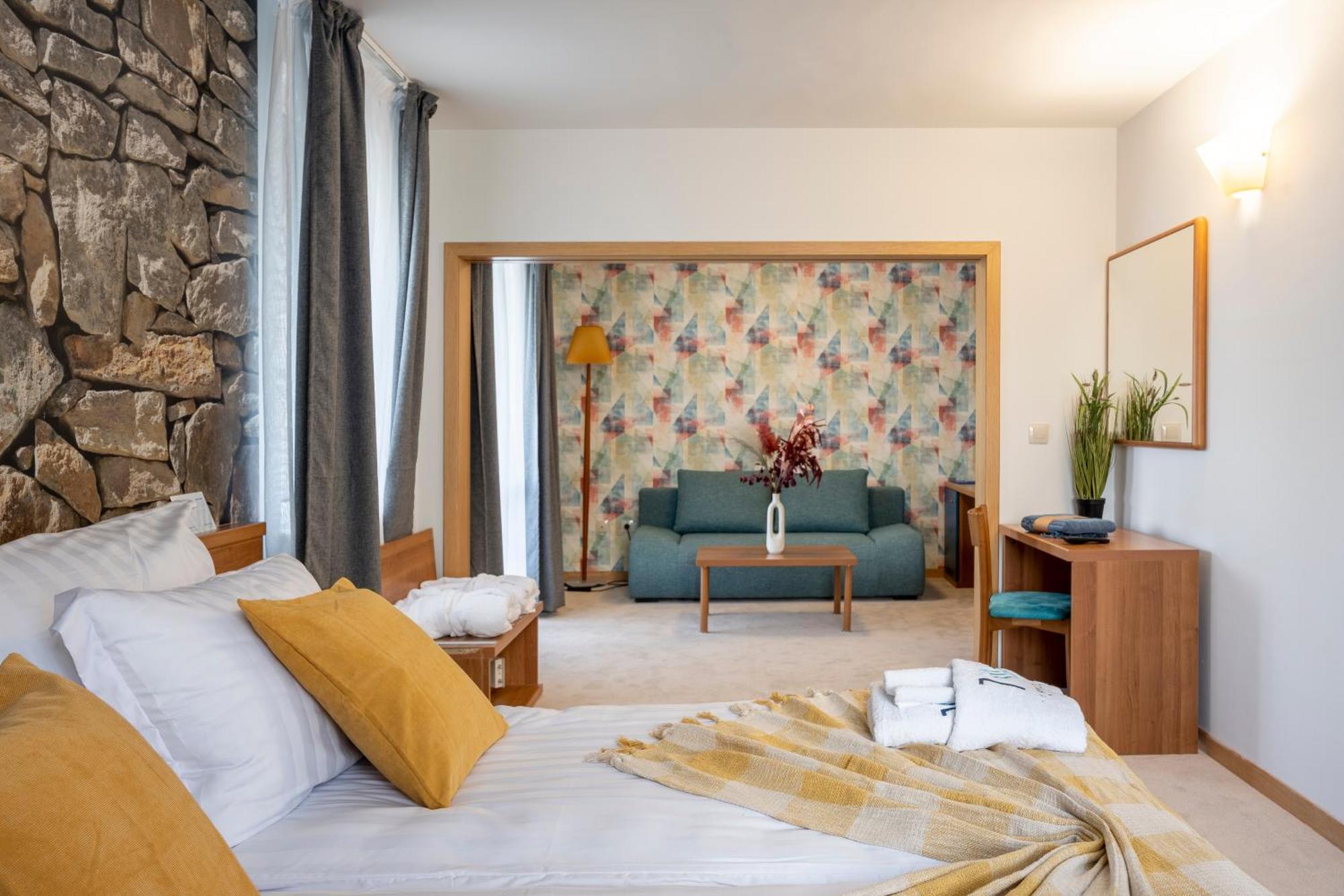 103 View Park Hotel Panichishte Bagian luar foto