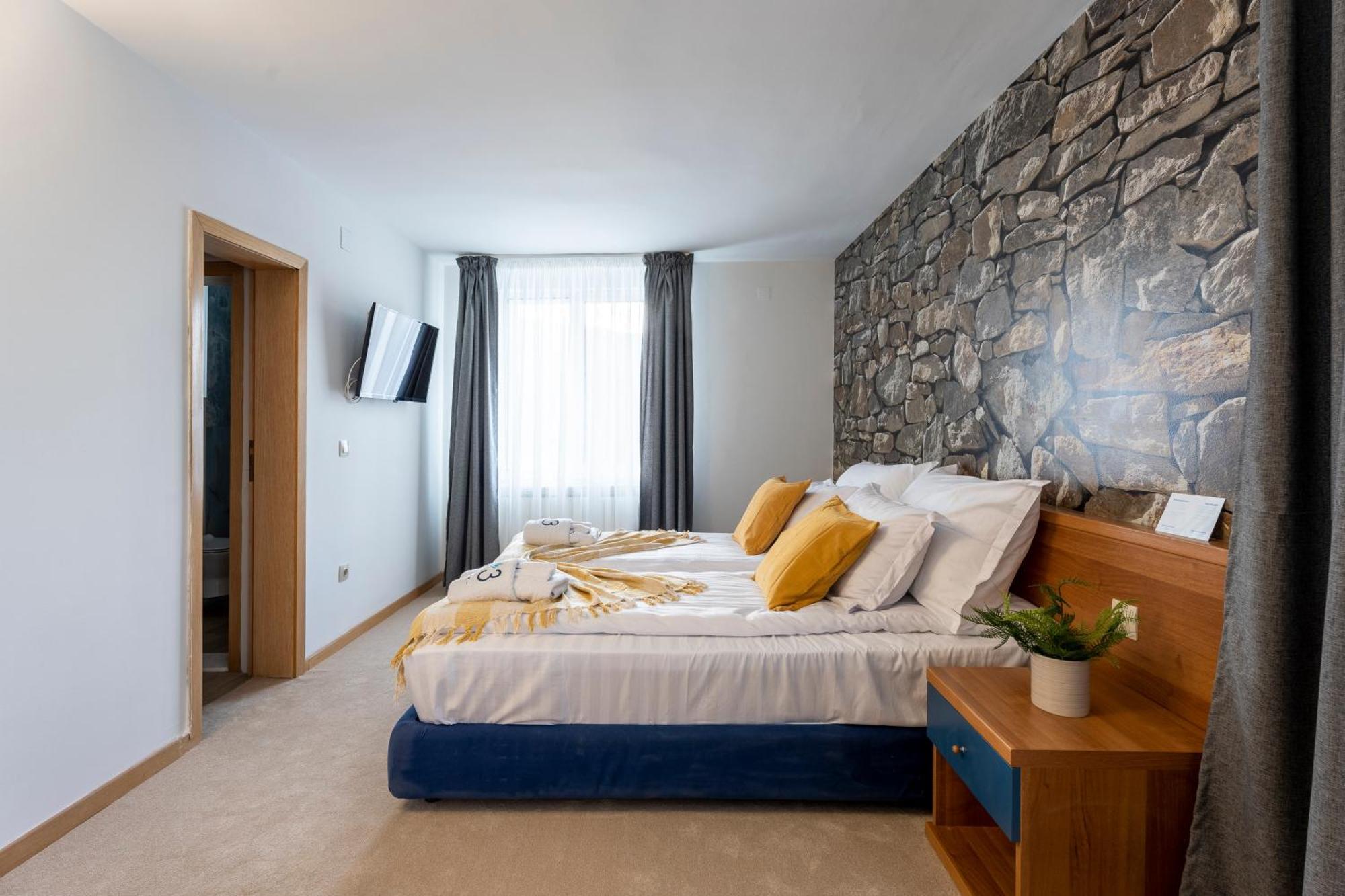 103 View Park Hotel Panichishte Bagian luar foto